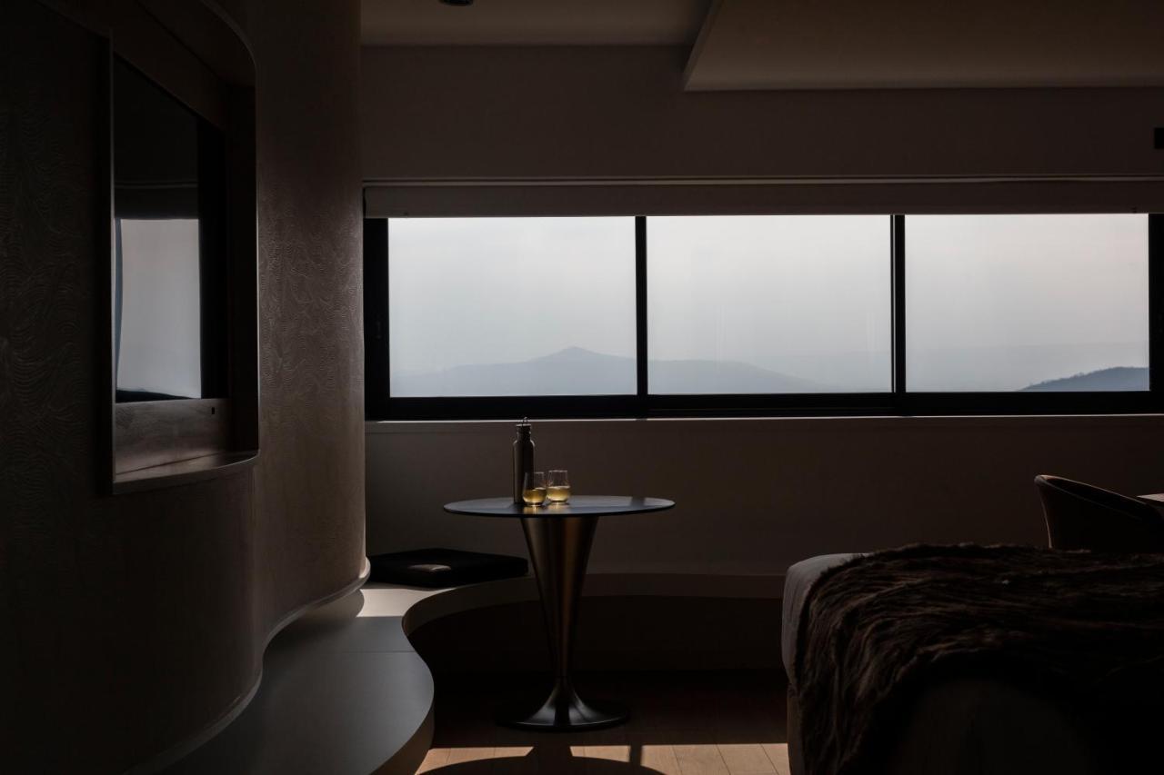 Hotel & Restaurant Origines Par Adrien Descouls - Teritoria Ле-Брок Экстерьер фото
