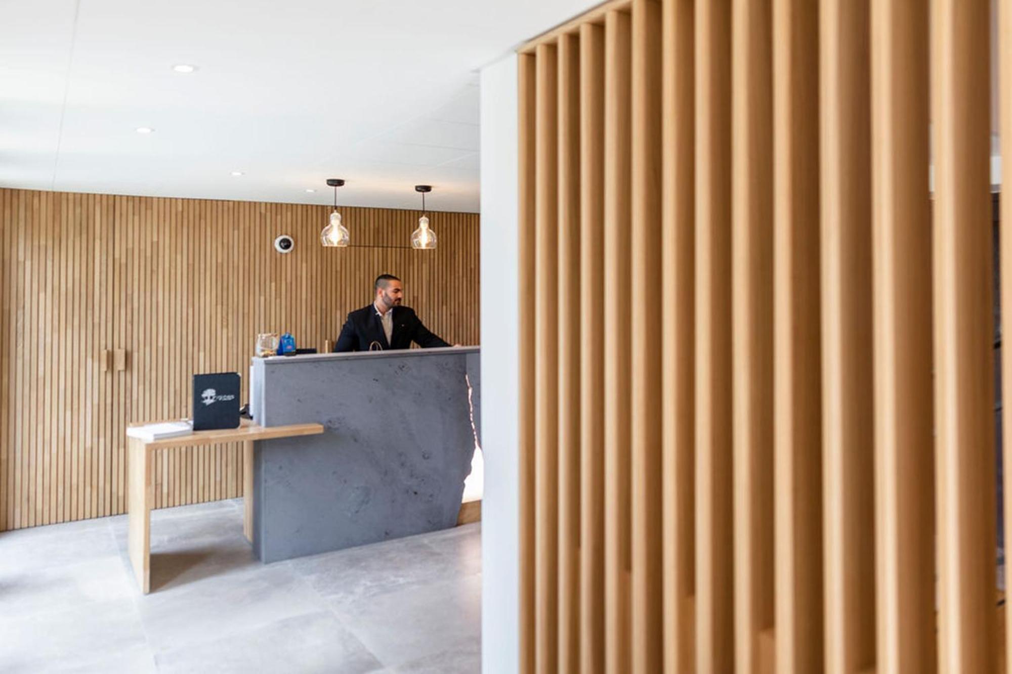 Hotel & Restaurant Origines Par Adrien Descouls - Teritoria Ле-Брок Экстерьер фото